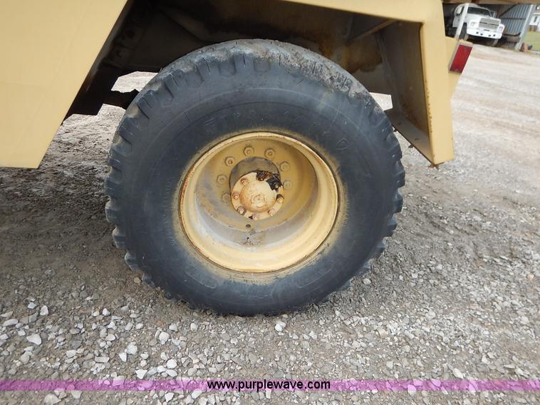 image for item K1627 1985 Gradall G3WD rubber tire excavator