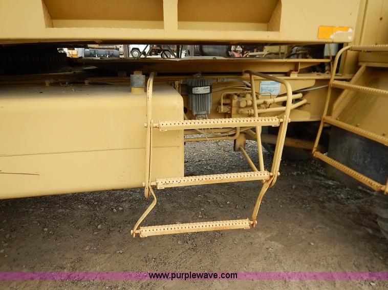 image for item K1627 1985 Gradall G3WD rubber tire excavator