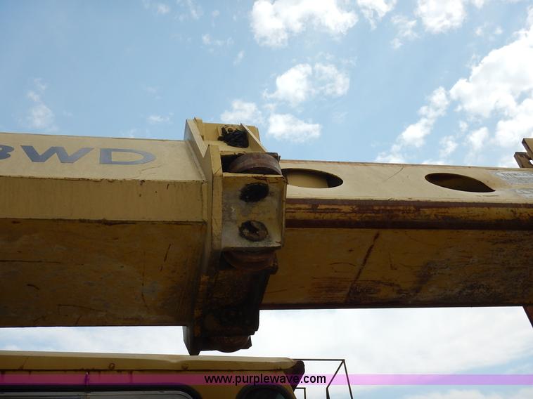 image for item K1627 1985 Gradall G3WD rubber tire excavator