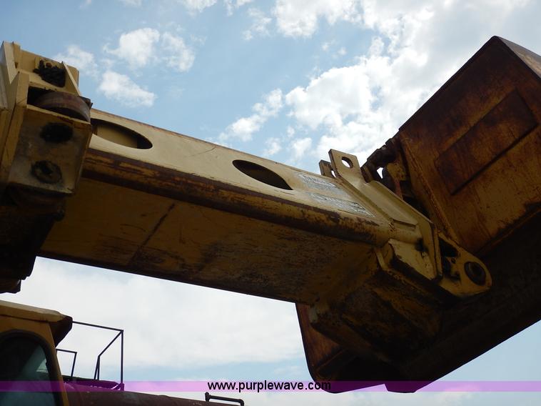 image for item K1627 1985 Gradall G3WD rubber tire excavator