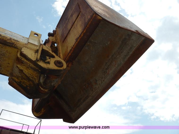 image for item K1627 1985 Gradall G3WD rubber tire excavator