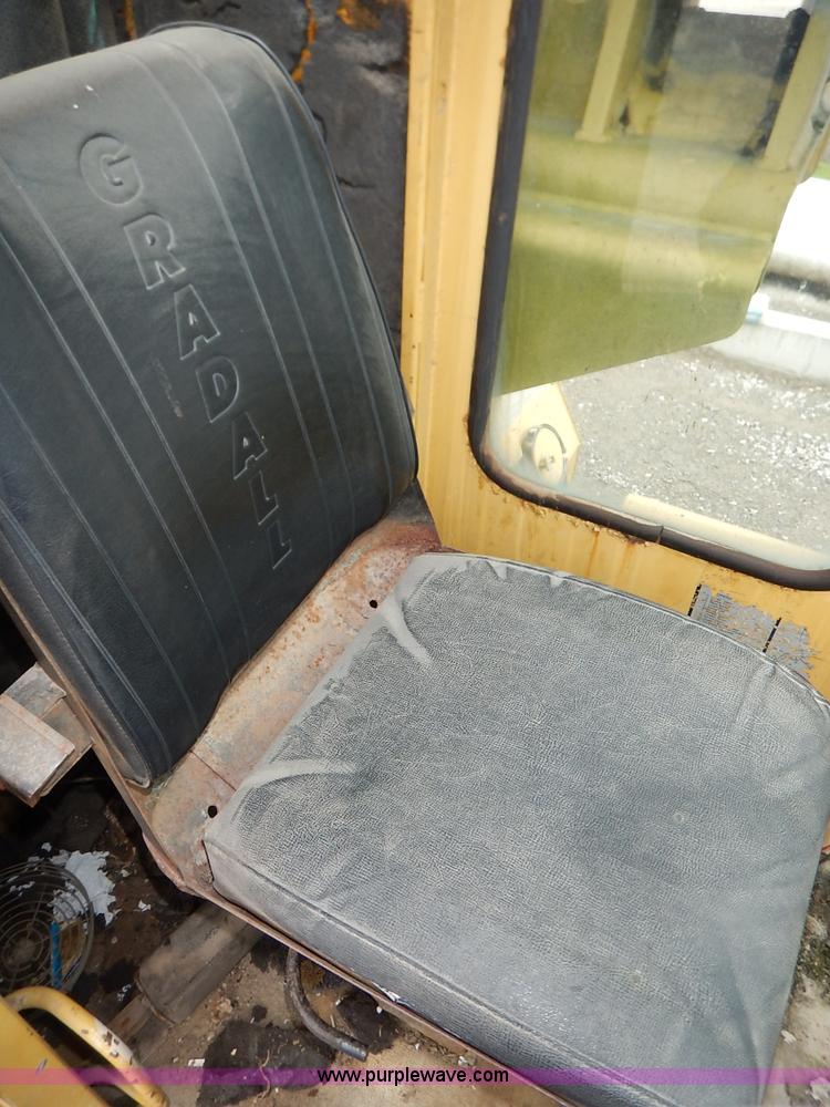 image for item K1627 1985 Gradall G3WD rubber tire excavator