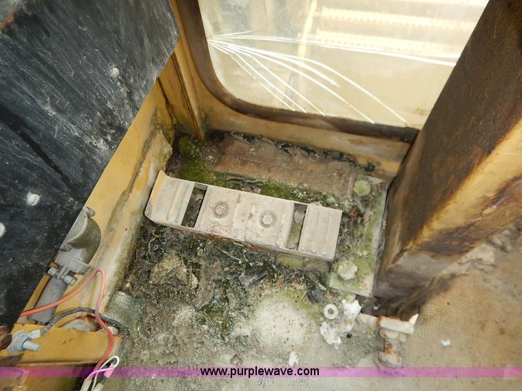 image for item K1627 1985 Gradall G3WD rubber tire excavator