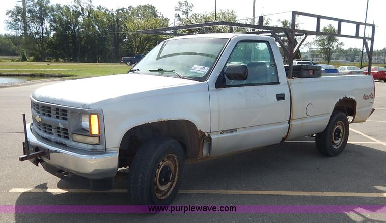 image for item K1637 1994 Chevrolet 1500 pickup truck