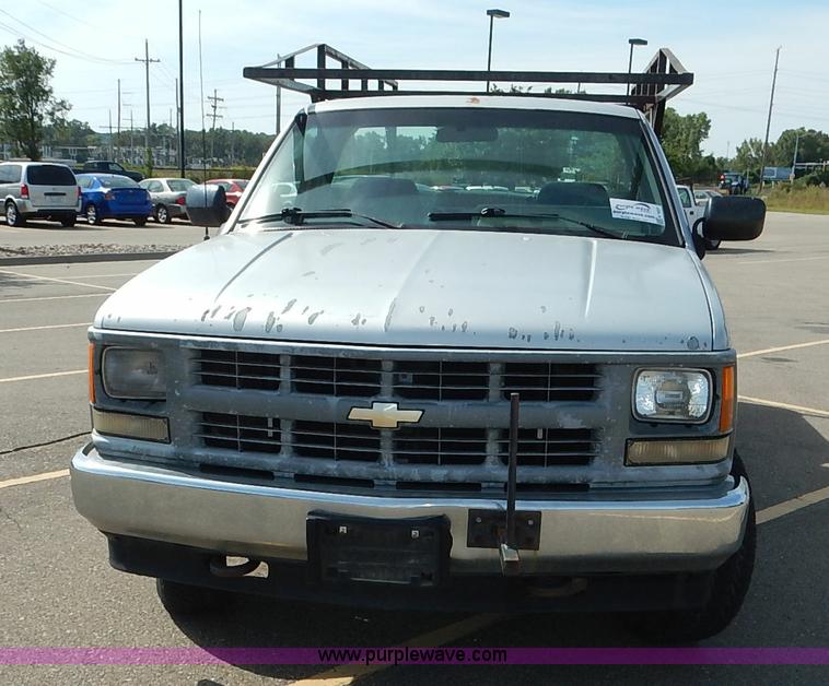 image for item K1637 1994 Chevrolet 1500 pickup truck
