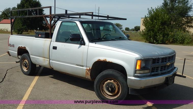 image for item K1637 1994 Chevrolet 1500 pickup truck