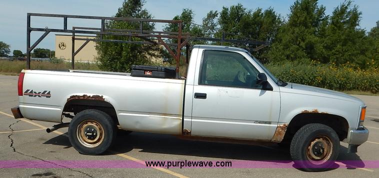 image for item K1637 1994 Chevrolet 1500 pickup truck