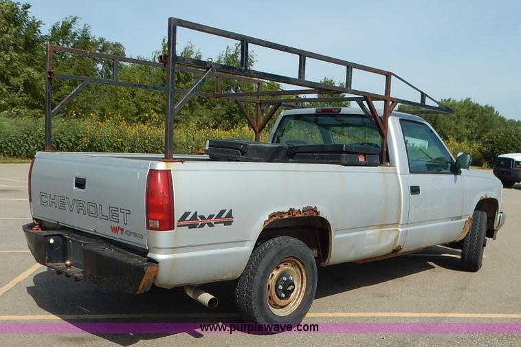 image for item K1637 1994 Chevrolet 1500 pickup truck
