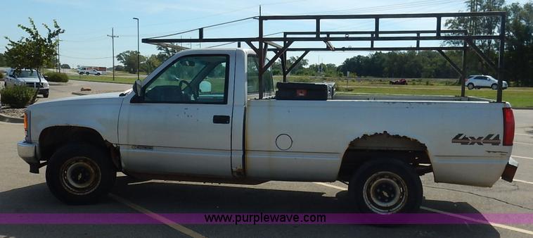 image for item K1637 1994 Chevrolet 1500 pickup truck
