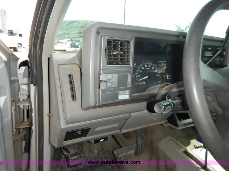 image for item K1637 1994 Chevrolet 1500 pickup truck