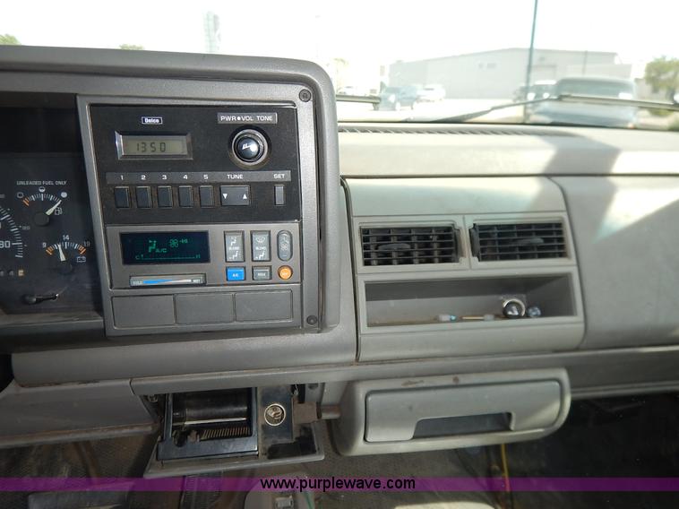 image for item K1637 1994 Chevrolet 1500 pickup truck