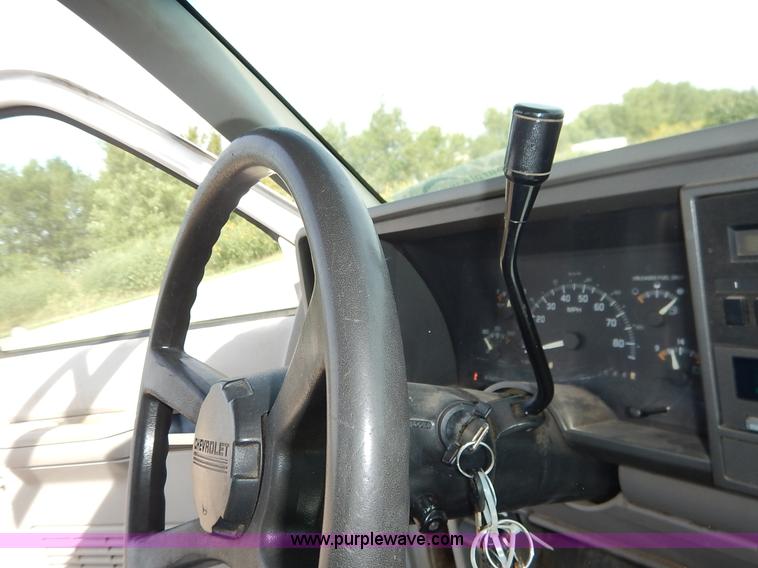 image for item K1637 1994 Chevrolet 1500 pickup truck