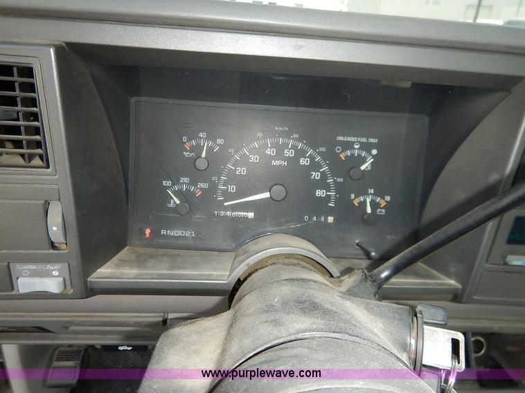 image for item K1637 1994 Chevrolet 1500 pickup truck