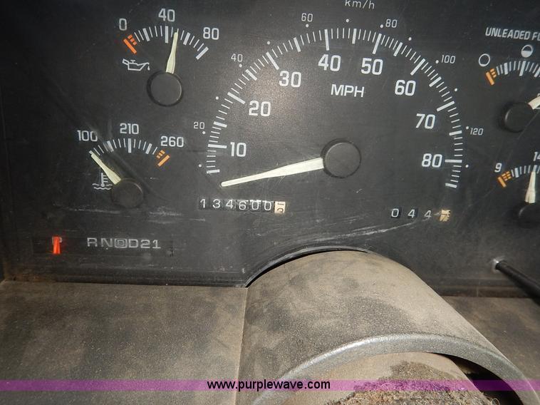 image for item K1637 1994 Chevrolet 1500 pickup truck