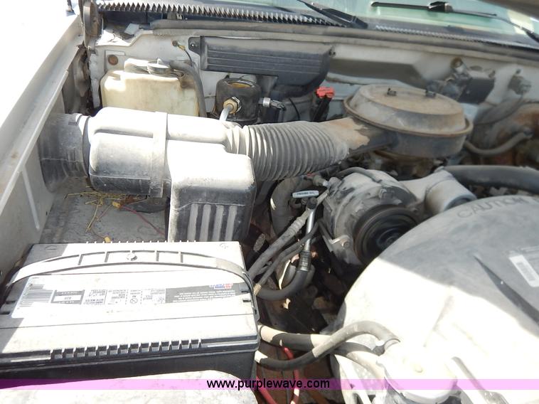 image for item K1637 1994 Chevrolet 1500 pickup truck