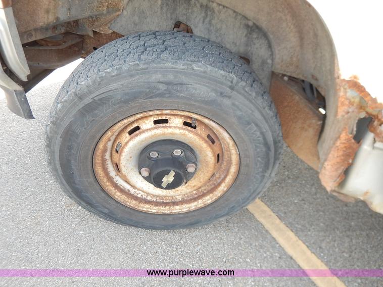 image for item K1637 1994 Chevrolet 1500 pickup truck