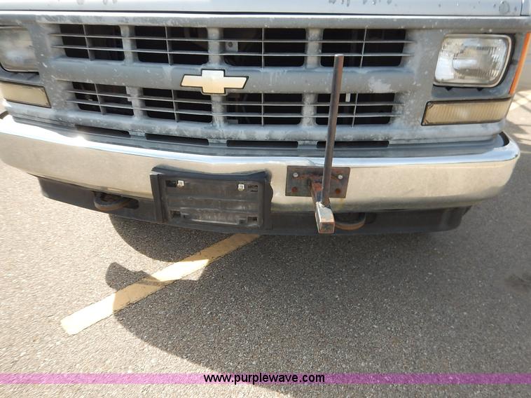 image for item K1637 1994 Chevrolet 1500 pickup truck