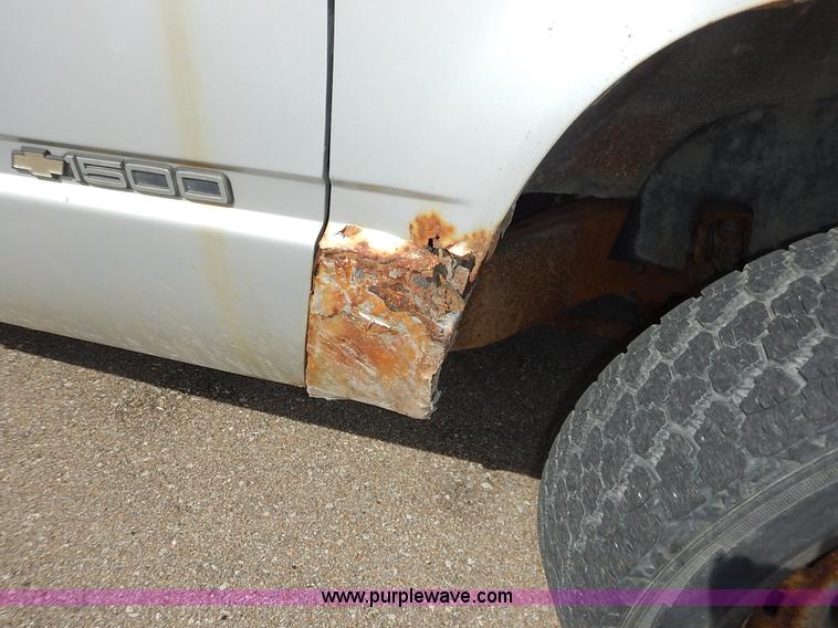 image for item K1637 1994 Chevrolet 1500 pickup truck