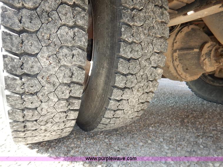 image for item K1644 2002 International school bus