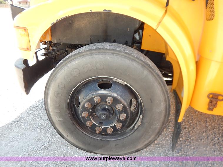 image for item K1644 2002 International school bus