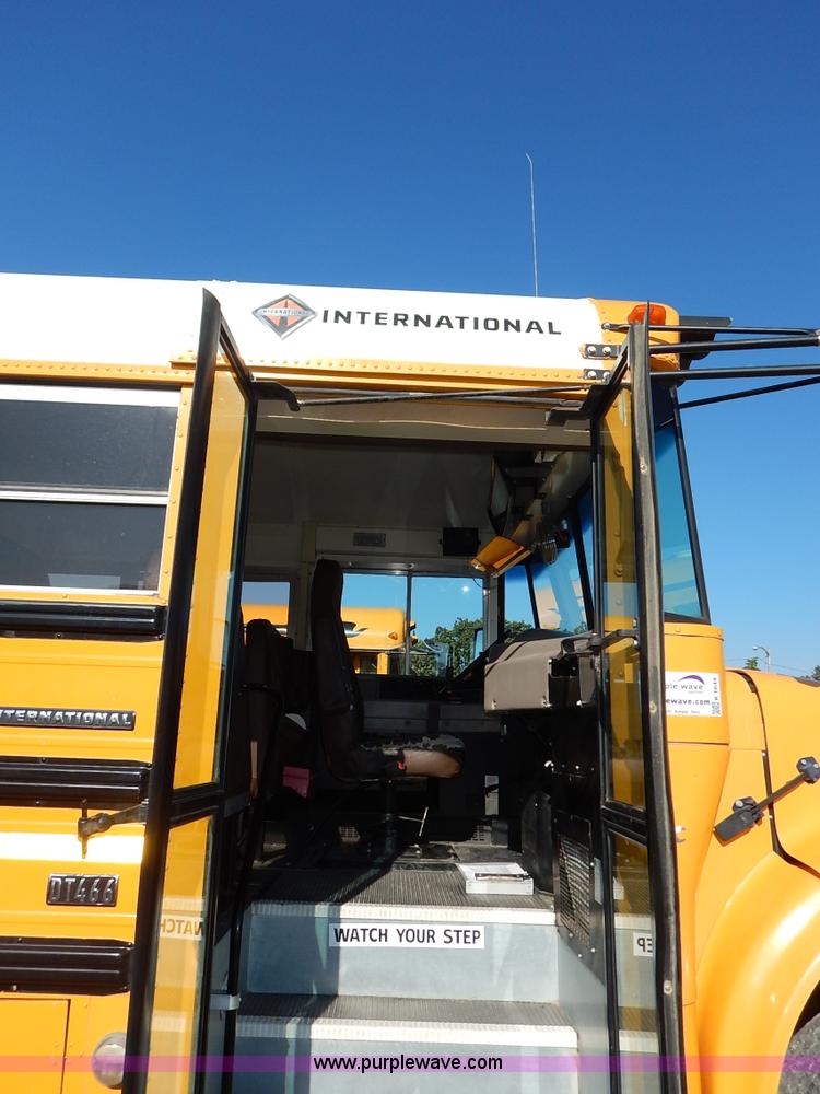image for item K1644 2002 International school bus