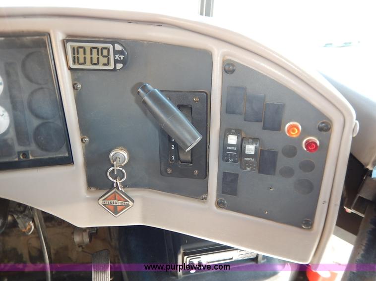 image for item K1644 2002 International school bus