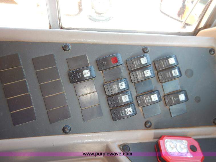 image for item K1644 2002 International school bus