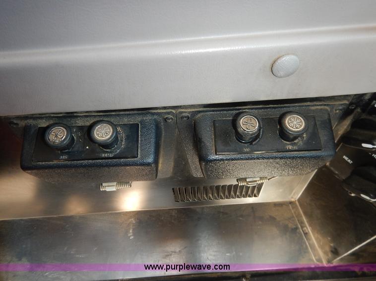 image for item K1644 2002 International school bus