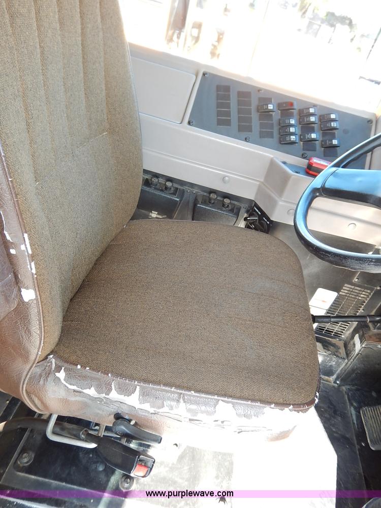 image for item K1644 2002 International school bus