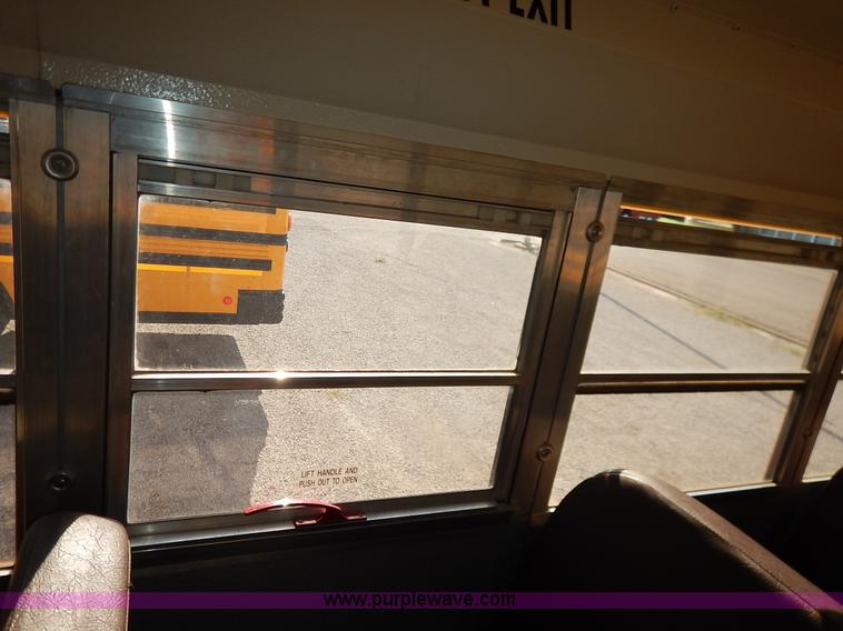 image for item K1644 2002 International school bus