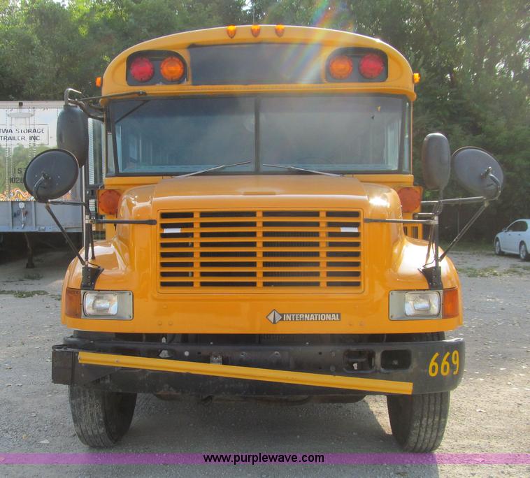 image for item K6250 2003 International 3800 school bus