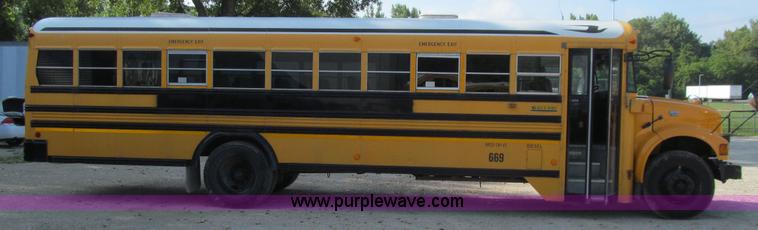 image for item K6250 2003 International 3800 school bus