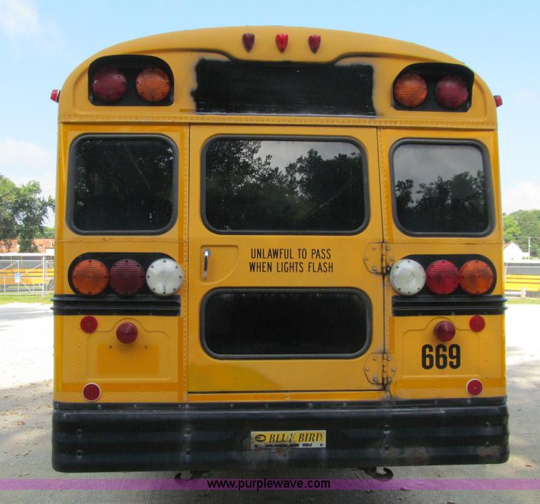 image for item K6250 2003 International 3800 school bus