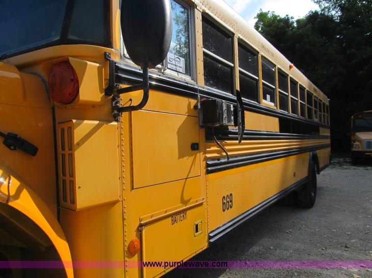 image for item K6250 2003 International 3800 school bus
