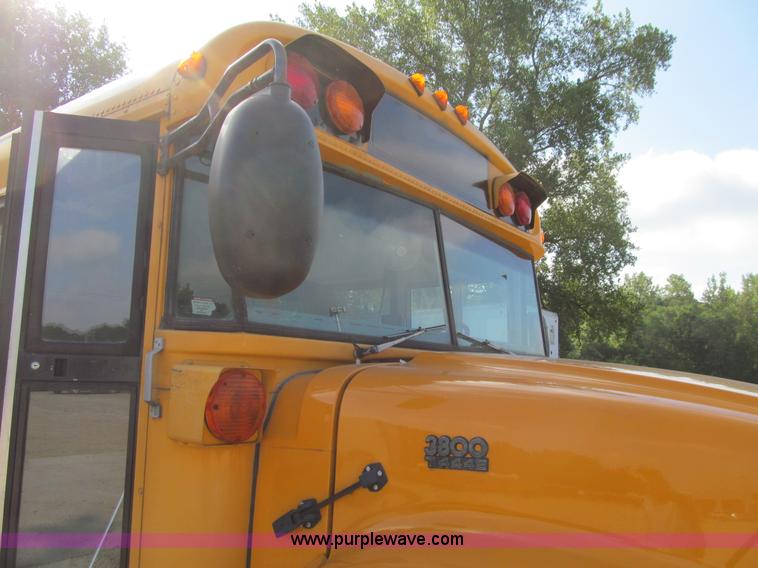 image for item K6250 2003 International 3800 school bus