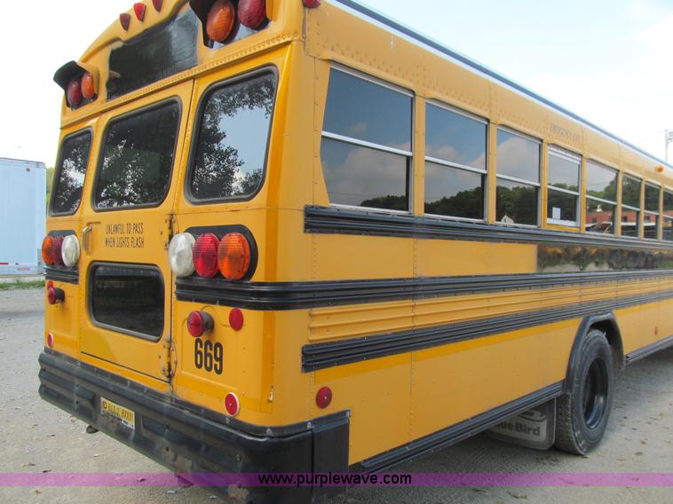 image for item K6250 2003 International 3800 school bus