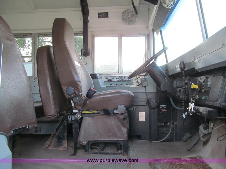 image for item K6250 2003 International 3800 school bus