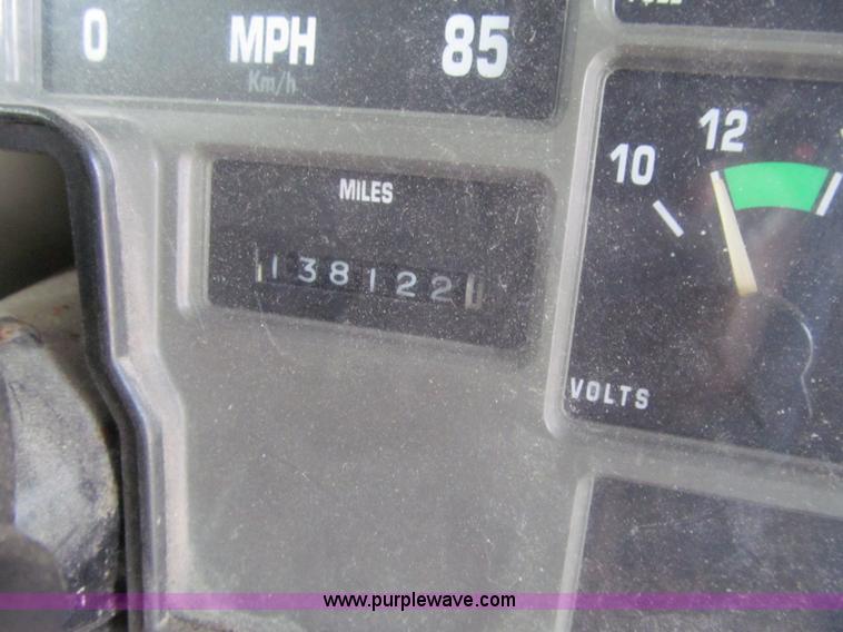 image for item K6250 2003 International 3800 school bus