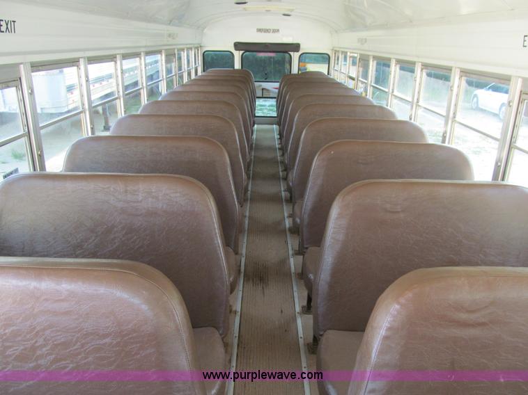 image for item K6250 2003 International 3800 school bus