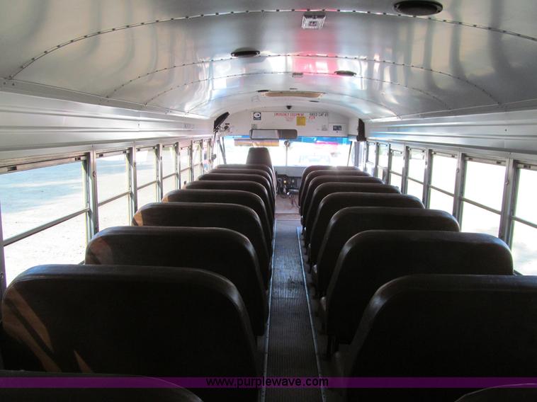 image for item K6250 2003 International 3800 school bus