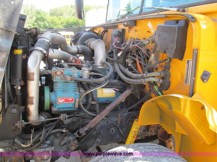 image for item K6250 2003 International 3800 school bus