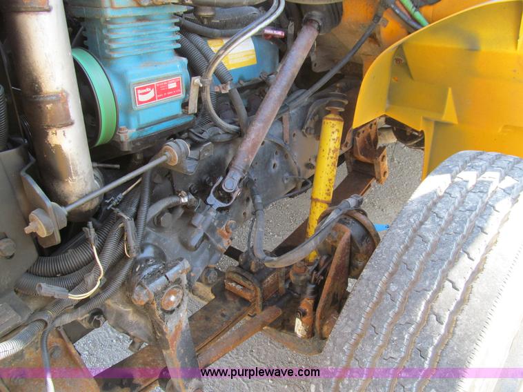 image for item K6250 2003 International 3800 school bus