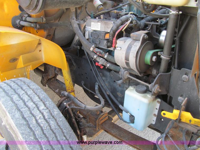 image for item K6250 2003 International 3800 school bus