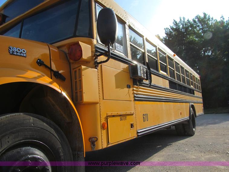 image for item K6251 2003 International 3800 school bus