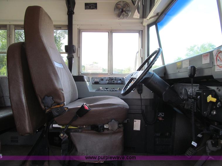 image for item K6251 2003 International 3800 school bus