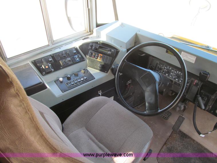 image for item K6251 2003 International 3800 school bus