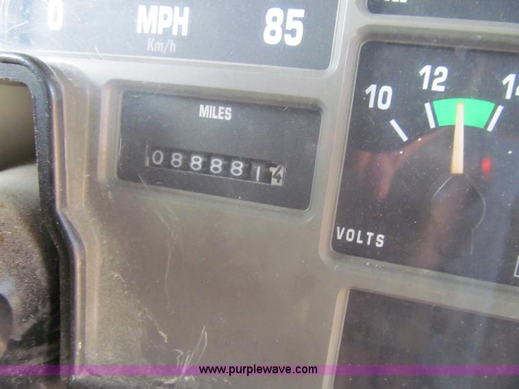 image for item K6251 2003 International 3800 school bus