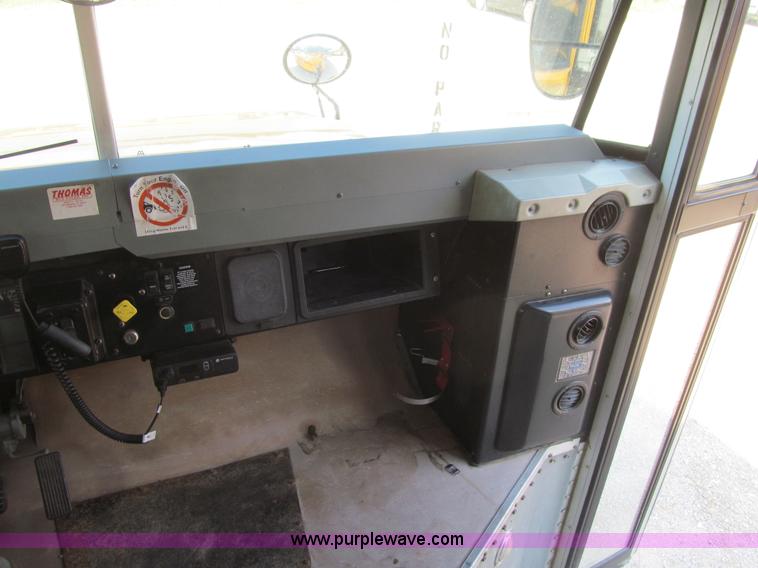 image for item K6251 2003 International 3800 school bus