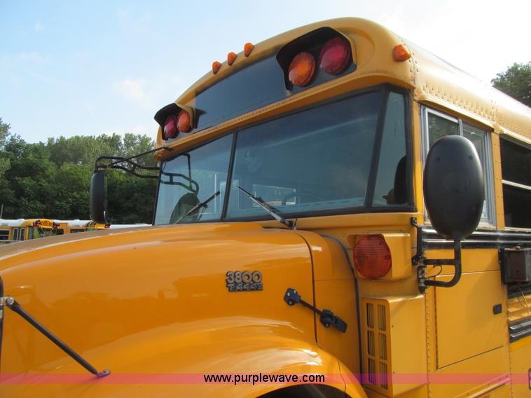 image for item K6252 2003 International 3800 school bus