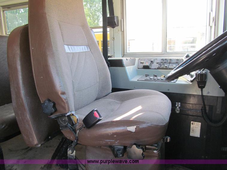 image for item K6252 2003 International 3800 school bus